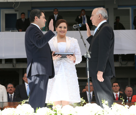 Primera dama de Honduras luce diseño de Yoyo Barrientos